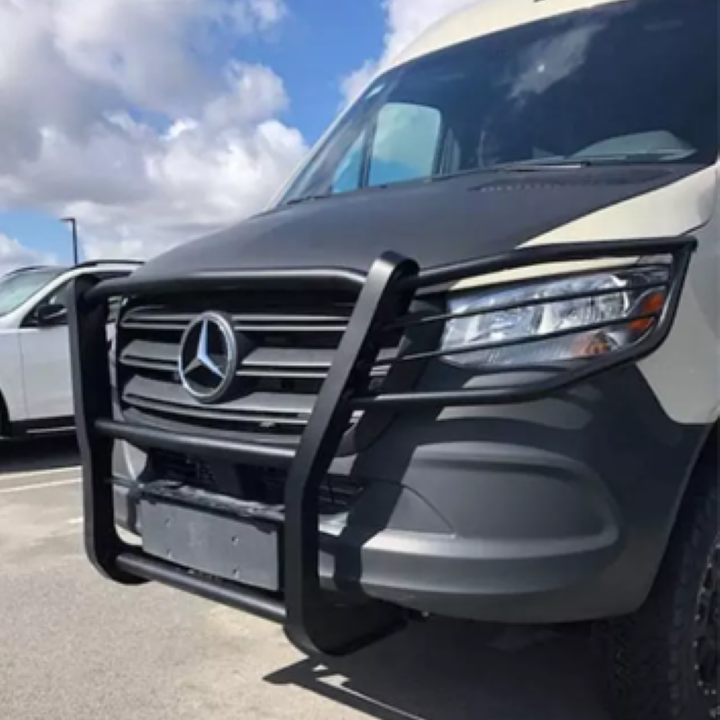 Véhicule utilitaire équipé d’accessoires aluminium fabriqués sur mesure